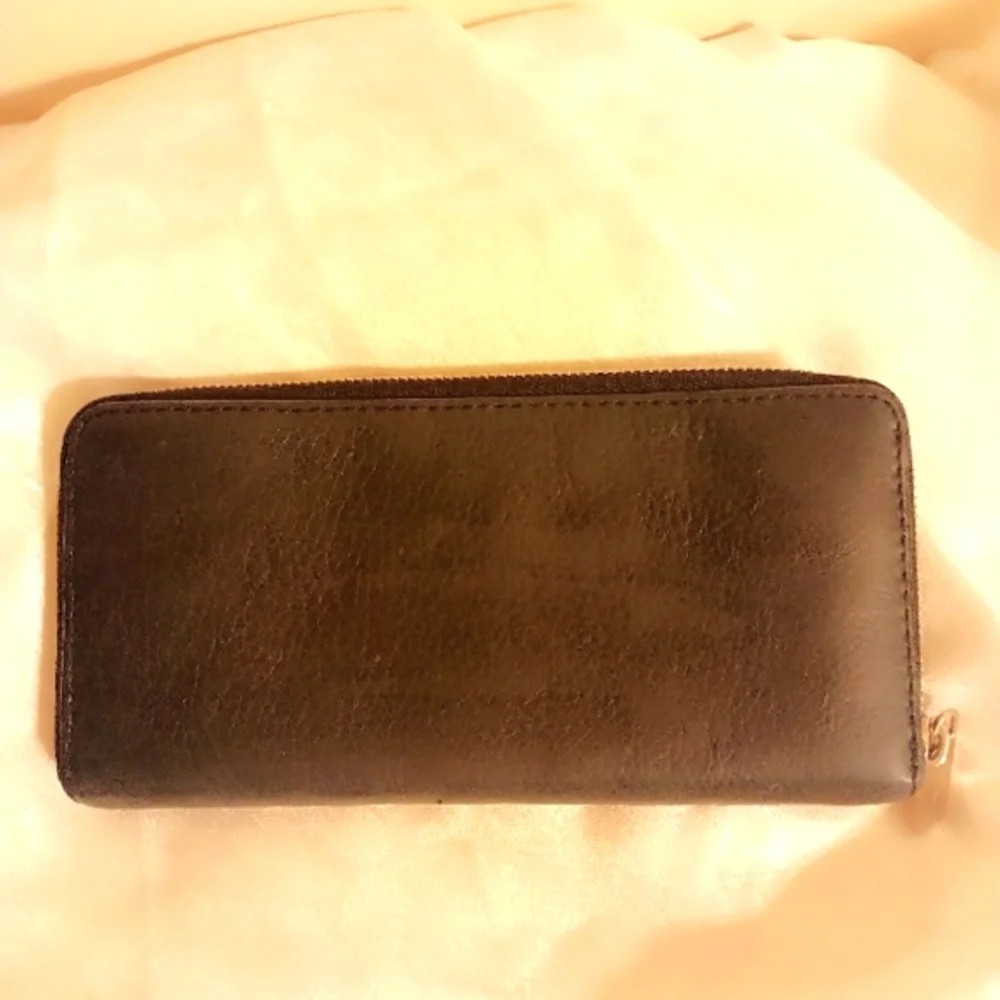 Michael Kors black pebbled leather accordion zippered wallet